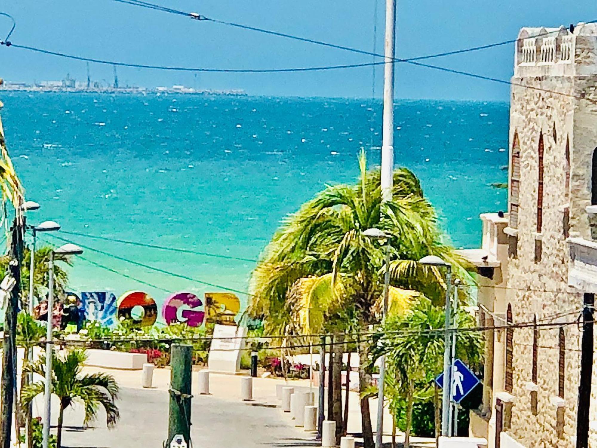 Malecon Beach House In Progreso 1 Block From Beach Kültér fotó