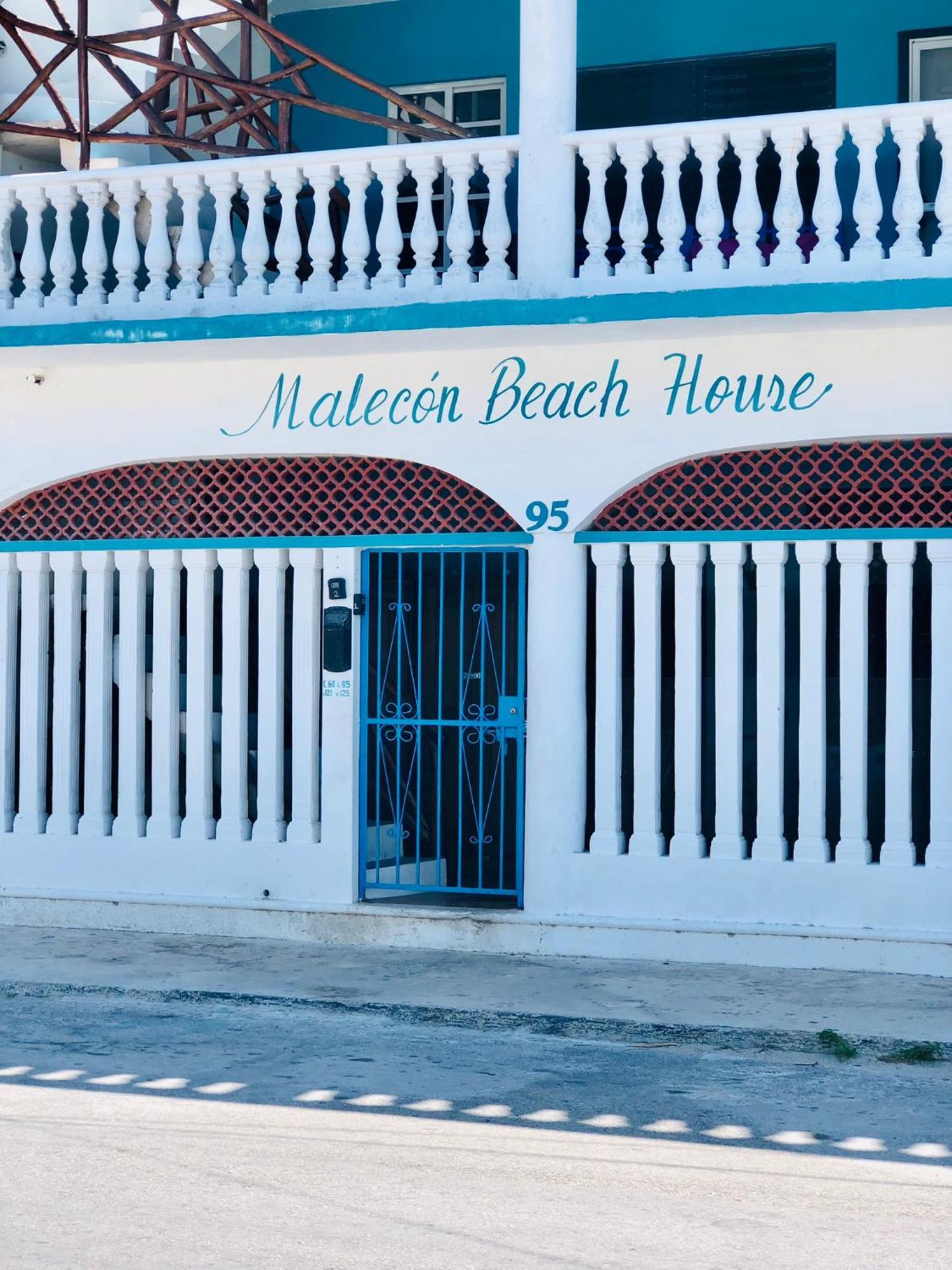 Malecon Beach House In Progreso 1 Block From Beach Kültér fotó